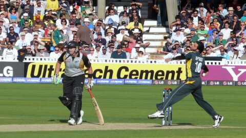 Shahid Afridi bowling for Pakistan at The Oval in 2009