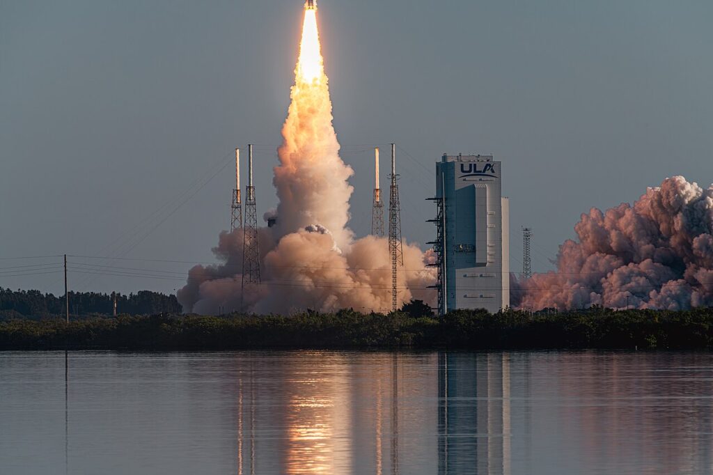 An Atlas V rocket lifting off from Cape Canaveral carrying Amazon Kuiper broadband satellites