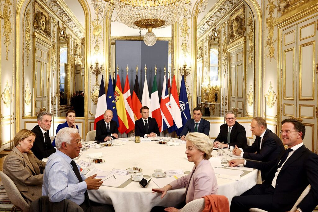 European leaders including Donald Tusk at a Ukraine conference in Paris