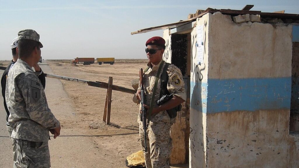 Iraqi border police officer at the Al Sheeb border crossing with Iran, Maysan province (file photo).
