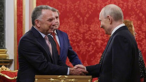 Vladimir Putin shakes hands with US envoy Steve Witkoff in the Kremlin, September 2026